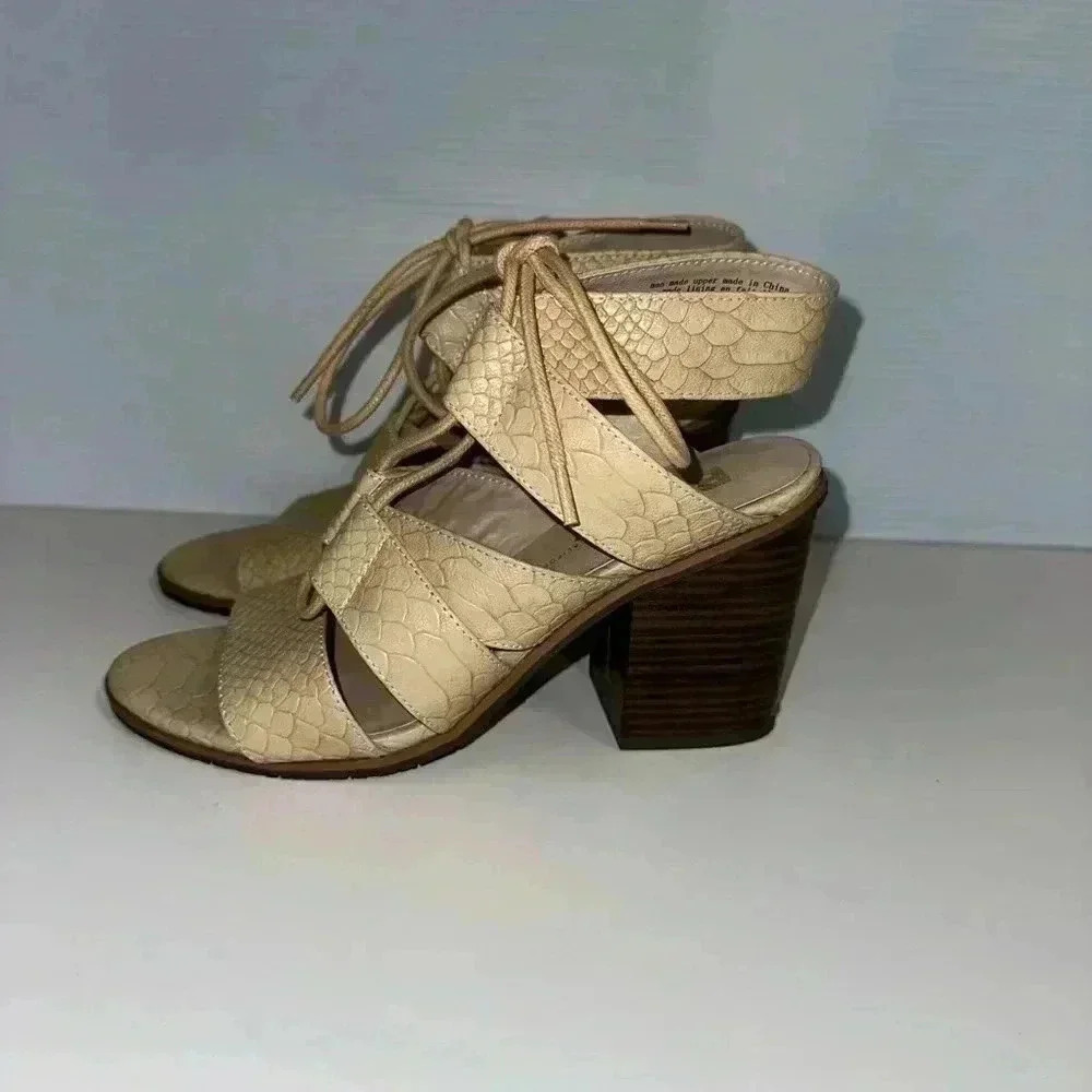 Born In California Sandals Stacked Heel Beige Lite Tan Faux Snakeskin Size 6 1/2